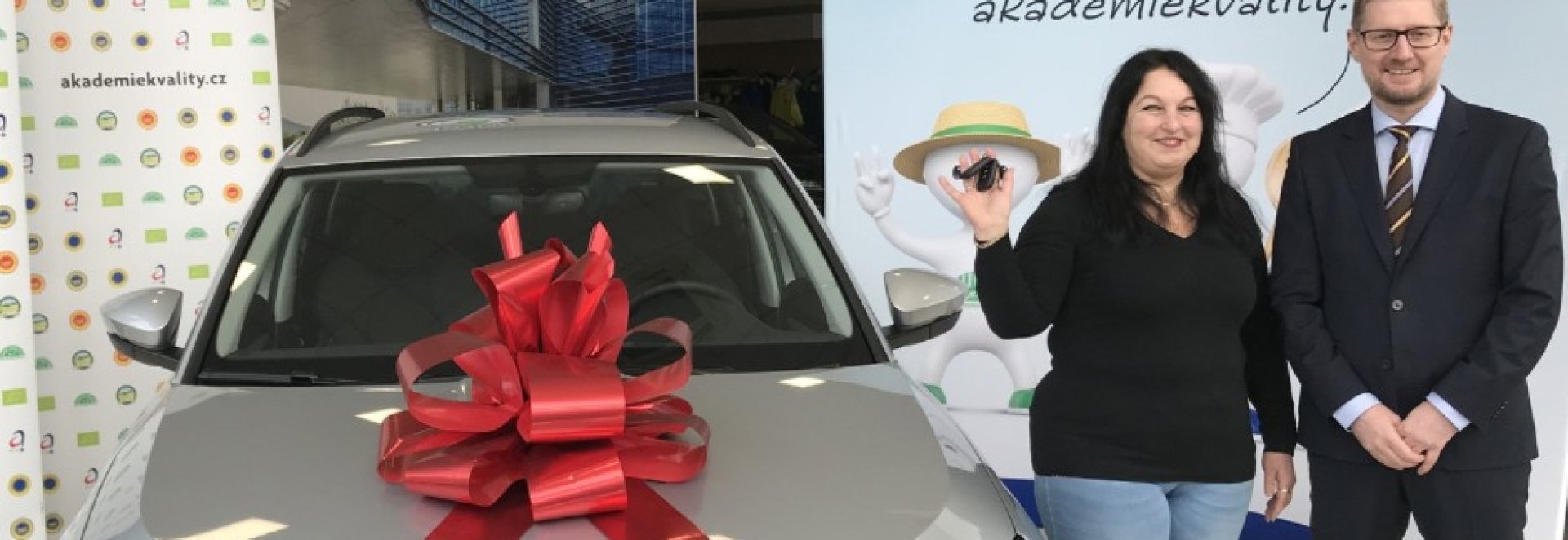 První vítězka soutěže s Klasáčkem si již převzala auto. Ve hře jsou ještě další dva vozy